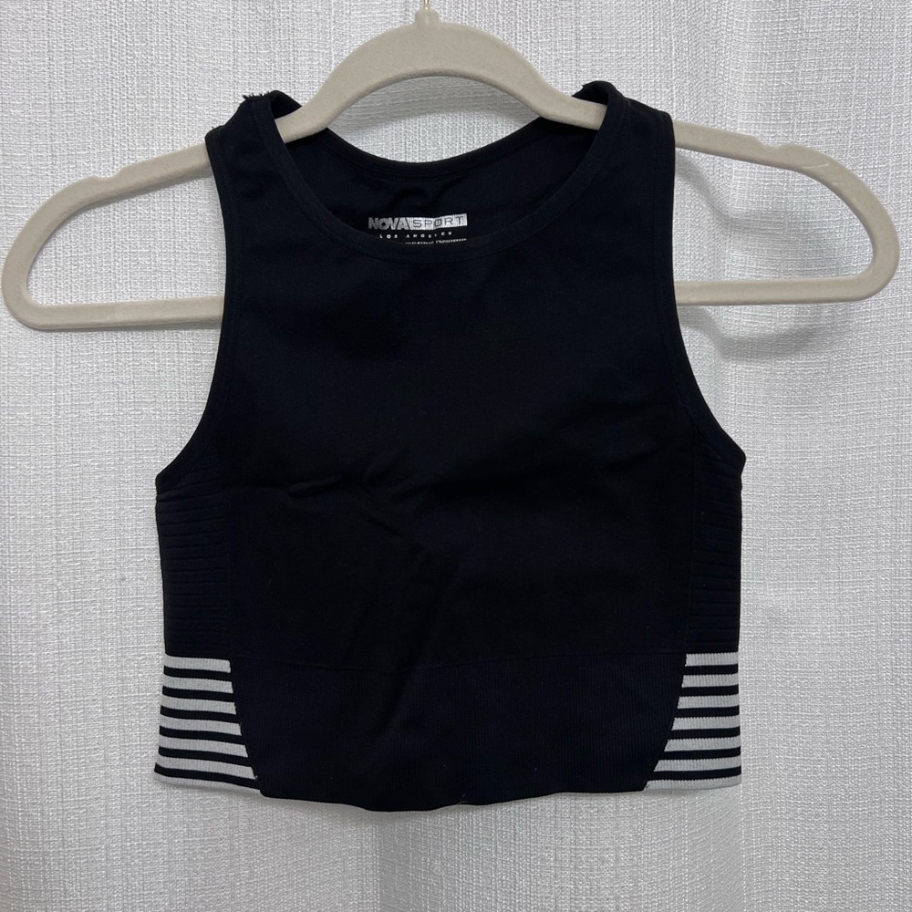 Sports crop top